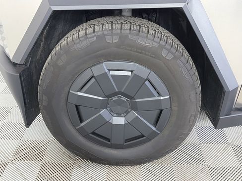 Used 2025 Tesla Cybertruck AWD Crew Cab image 8