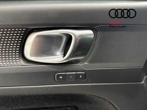 Used 2022 Volvo XC40 T4 R-Design w/ Advanced Package image 27