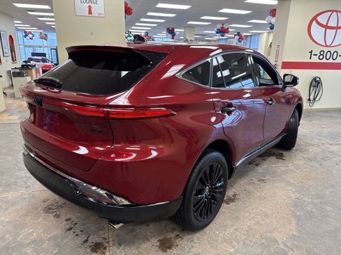 Used 2023 Toyota Venza Nightshade image 10