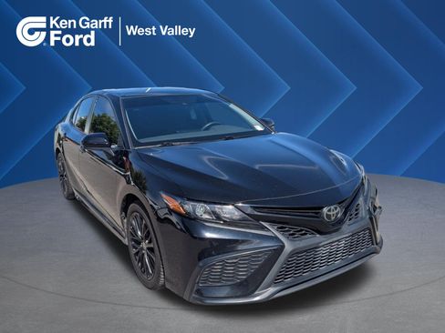 Used 2021 Toyota Camry SE AWD/4WD image 1