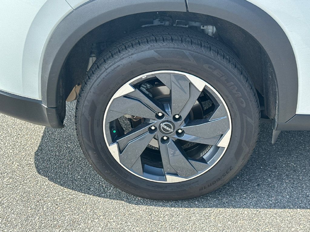 Used 2025 Nissan Rogue SV FWD image 17