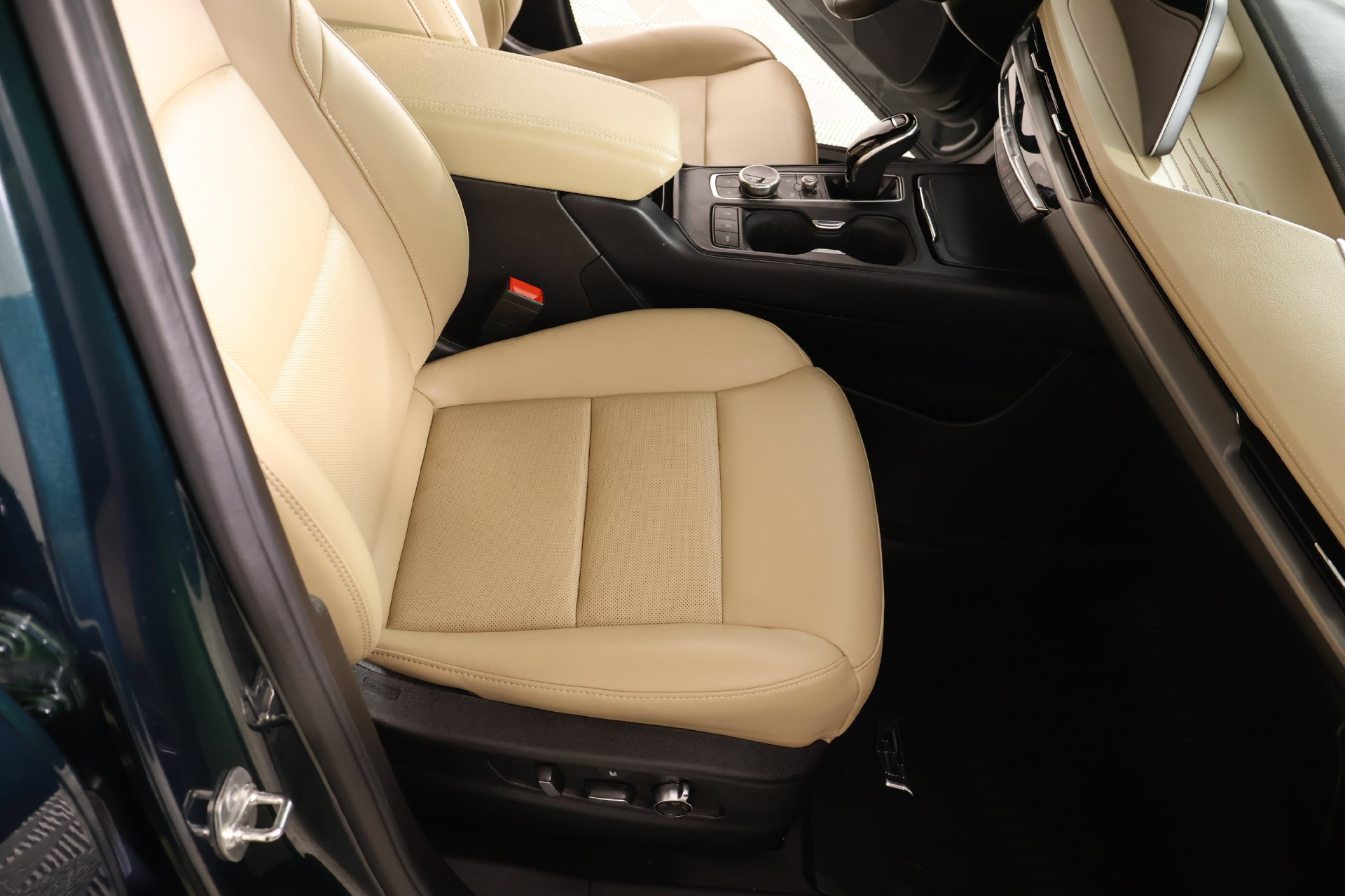 Used 2024 Cadillac XT4 Premium Luxury w/ Active Safety Package FWD image 14