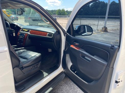 Used 2014 Chevrolet Tahoe LT w/ Luxury Package RWD image 22