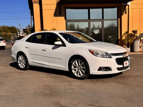 Used 2015 Chevrolet Malibu LT FWD image 1