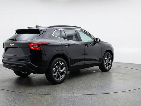 Used 2025 Chevrolet Trax LT FWD image 9