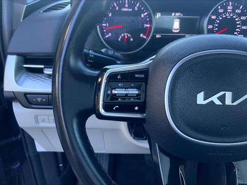 Used 2024 Kia Carnival LX image 20