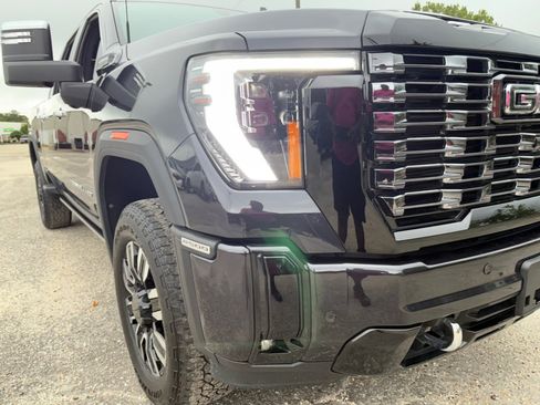 Certified 2025 GMC Sierra 2500 Denali Ultimate AWD/4WD image 24
