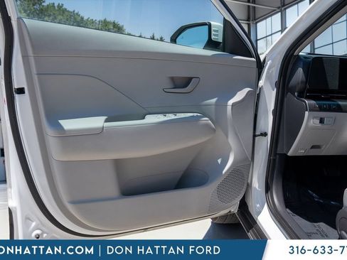 Used 2025 Hyundai Kona SEL FWD image 12