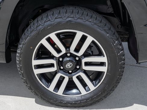 Certified 2022 Toyota 4Runner Limited AWD/4WD image 13
