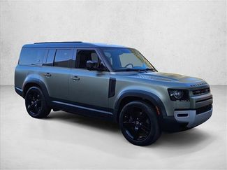 Used 2023 Land Rover Defender 130 SE AWD/4WD video 3