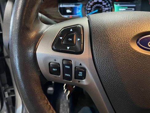 Used 2017 Ford Taurus Limited FWD image 11