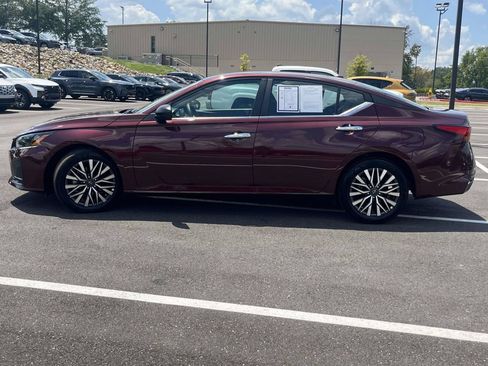 Used 2025 Nissan Altima 2.5 SV FWD image 6