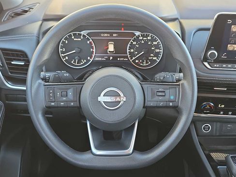 Used 2023 Nissan Rogue SV image 18
