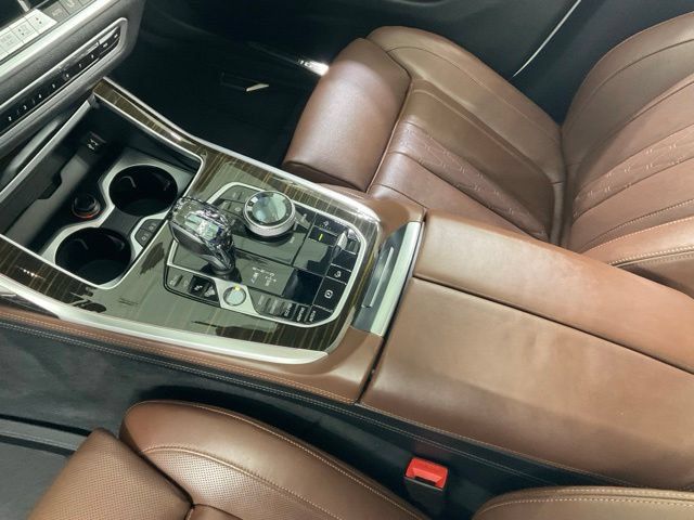 Used 2020 BMW X7 M50i w/ Dynamic Handling Package AWD/4WD image 17