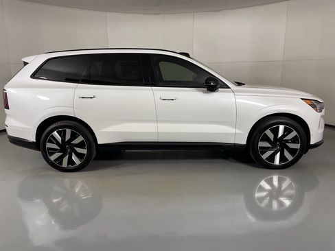 Used 2025 Volvo EX90 Plus AWD/4WD image 9