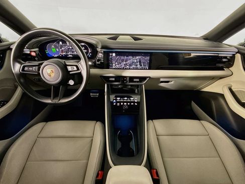 Certified 2025 Porsche Macan 4S Electric AWD/4WD image 11