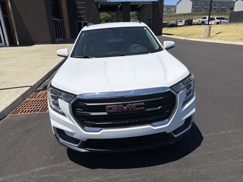 Used 2022 GMC Terrain SLE w/ Driver Convenience Package FWD image 3