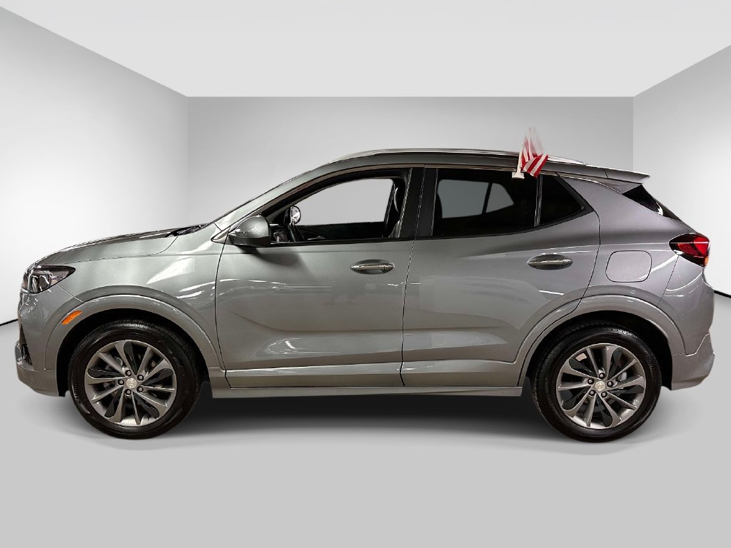 Used 2023 Buick Encore GX Select w/ Sport Touring Package FWD image 2