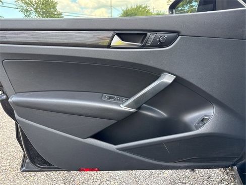 Used 2020 Volkswagen Passat 2.0T R-Line image 22