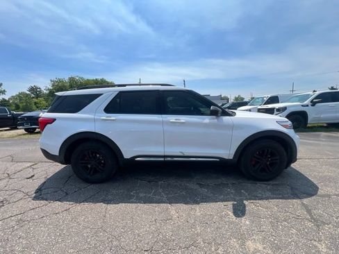 Used 2021 Ford Explorer XLT w/ Equipment Group 202A AWD/4WD image 4