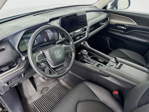 Used 2024 Toyota Grand Highlander XLE image 10