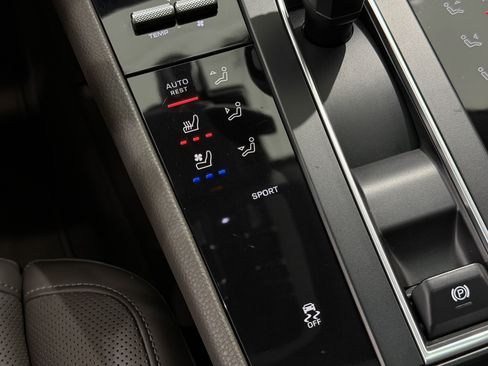 Certified 2023 Porsche Macan image 38