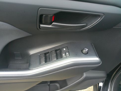 Used 2022 Toyota Highlander LE image 18