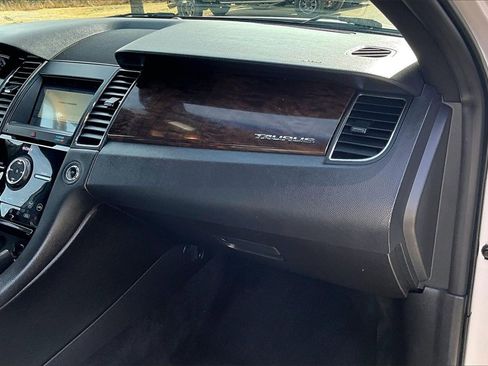 Used 2018 Ford Taurus Limited image 12