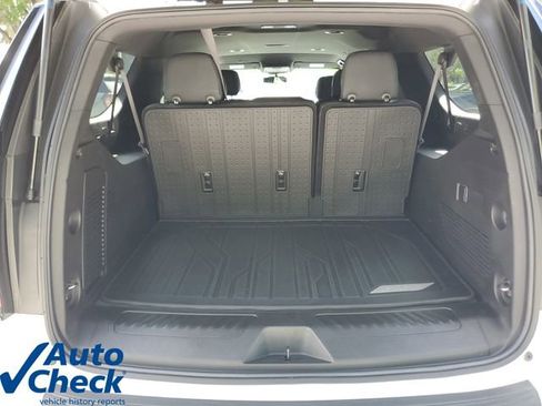 Used 2023 Chevrolet Suburban LS RWD image 8
