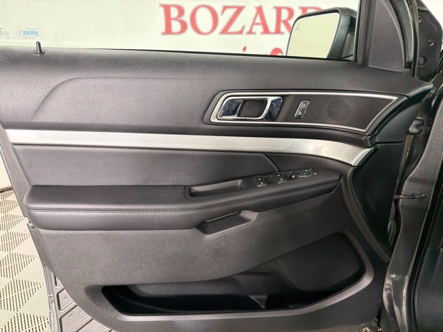 Used 2017 Ford Explorer XLT w/ Equipment Group 202A FWD image 21