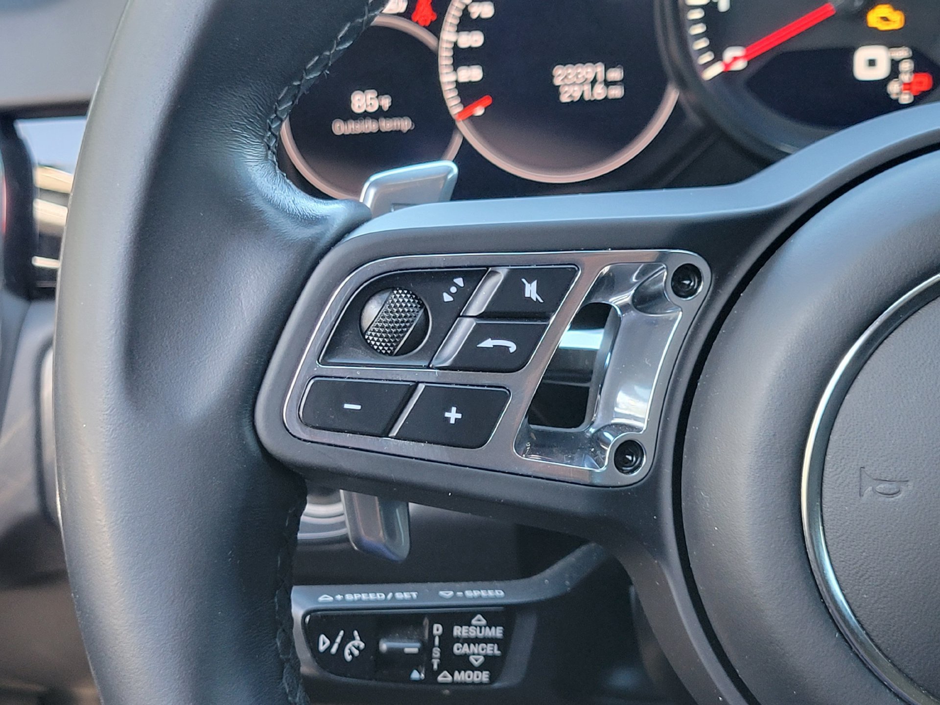Certified 2022 Porsche Cayenne Turbo AWD/4WD image 13