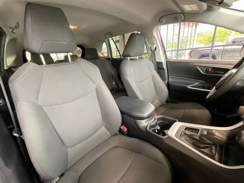 Used 2020 Toyota RAV4 LE FWD image 19