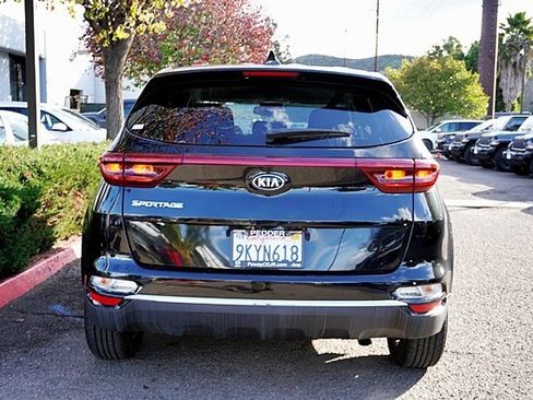 Used 2022 Kia Sportage LX image 9