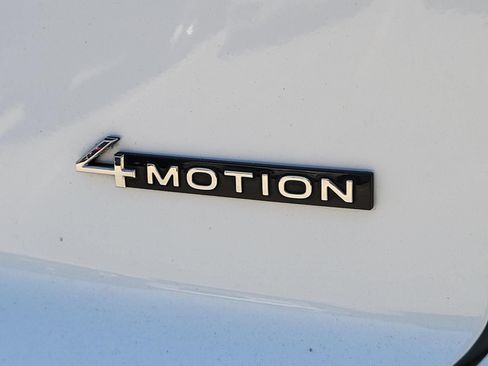 Used 2024 Volkswagen Atlas Cross Sport SE AWD/4WD image 5
