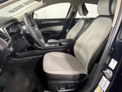Used 2020 Ford Fusion SE w/ Equipment Group 151A image 10