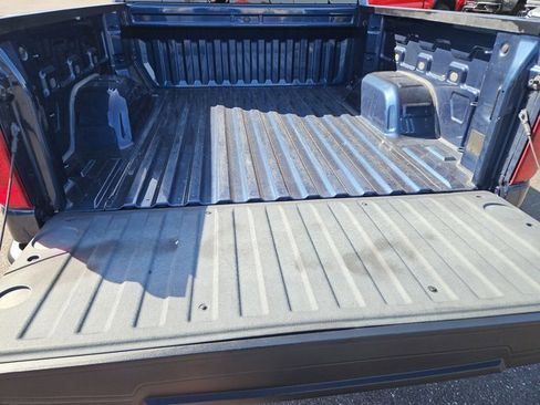 Used 2021 Chevrolet Silverado 1500 LT RWD image 6