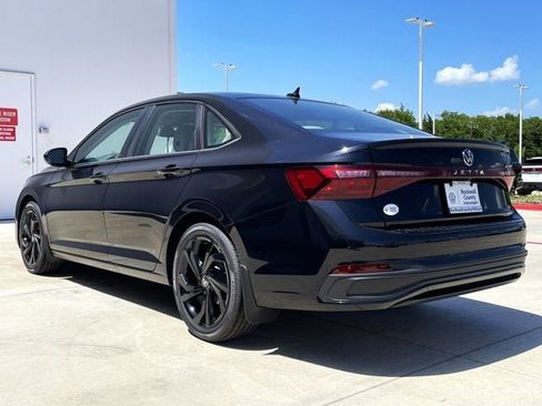 New 2025 Volkswagen Jetta SE image 5