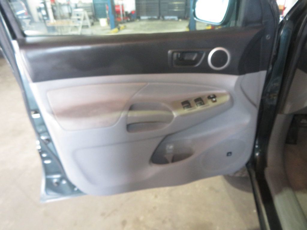 Used 2010 Toyota Tacoma 4x4 Double Cab w/ TRD Sport Pkg w/JBL Audio image 17