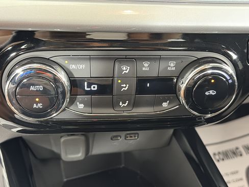 Used 2024 Chevrolet Trax LT w/ LT Convenience Package FWD image 20