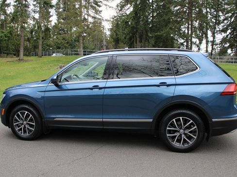 Used 2020 Volkswagen Tiguan SE w/ Panoramic Sunroof Package image 15