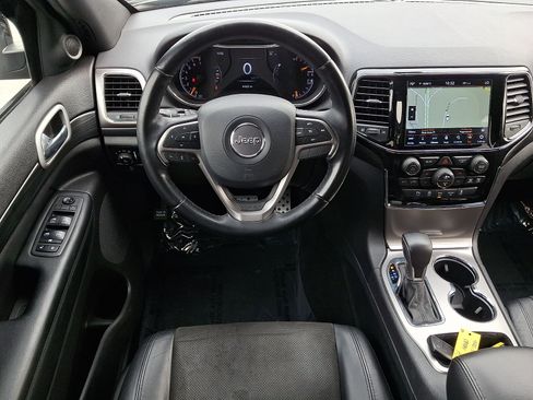 Used 2020 Jeep Grand Cherokee Laredo w/ Laredo X Package AWD/4WD image 11