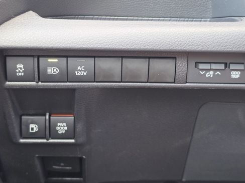 Used 2025 Toyota Sienna XSE w/ XSE Plus Package image 17