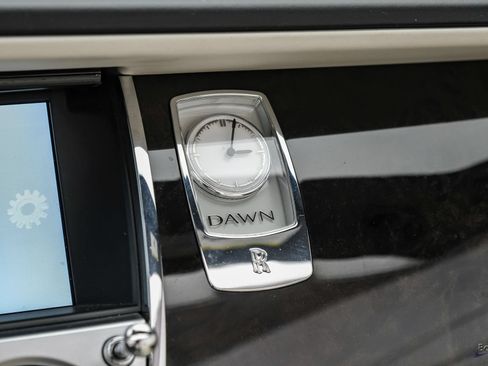 Used 2017 Rolls-Royce Dawn RWD image 86