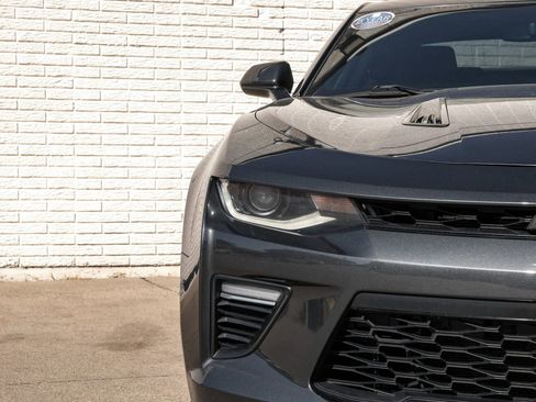 Used 2018 Chevrolet Camaro SS image 37