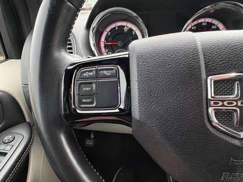 Used 2019 Dodge Grand Caravan SXT FWD image 14