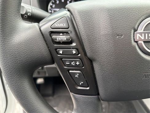 Used 2022 Nissan Frontier SV w/ Technology Package image 16