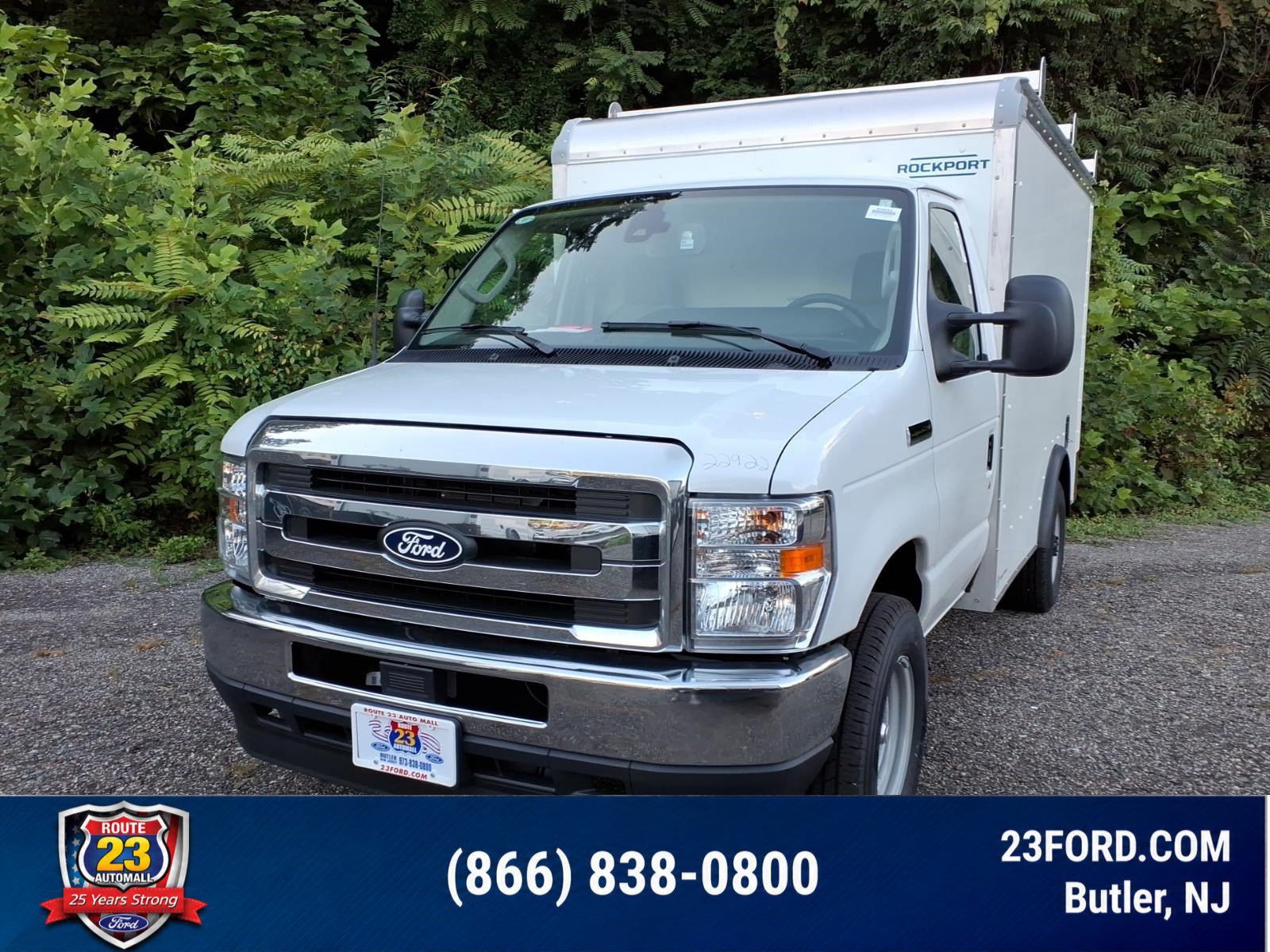 New 2027 Ford E-350 and Econoline 350 Super Duty w/ Power Equipment Group RWD image 3