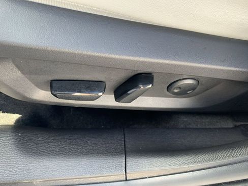 Used 2025 Mitsubishi Outlander SE image 12