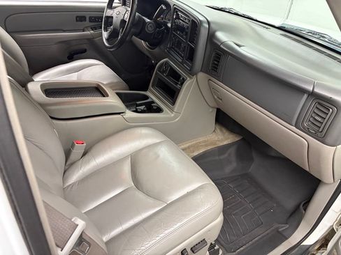 Used 2005 Chevrolet Tahoe Z71 w/ Preferred Equipment Group AWD/4WD image 46