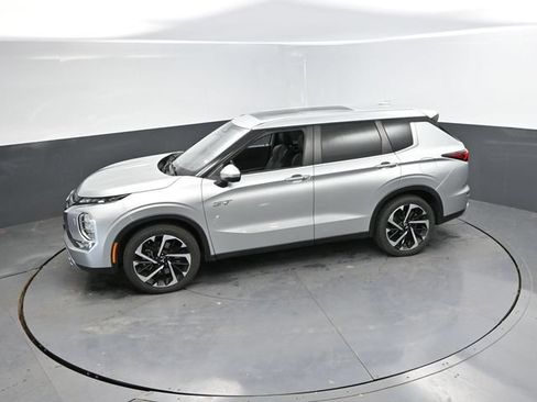 Used 2024 Mitsubishi Outlander 4WD Plug-In Hybrid image 45